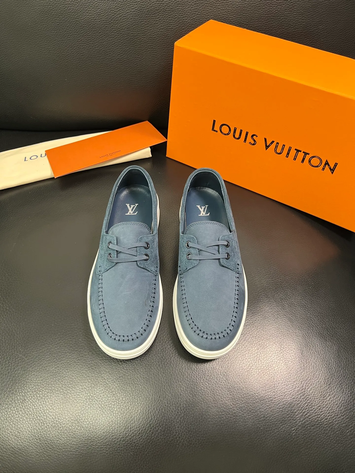 Men's shoes 💰780 Lv top purchasing agent Louis Vuitton, slip-on sports shoes counter synchronization, uppers imported from Italy, high-quality splicing colorful and complex handicrafts, imported cowhide pads are soft and comfortable, soles: original soles specially provided by the original factory, T men's shoes 💰U exclusive movable molded soles are super comfortable, original and single goods, high quality, you can go in and out of the counter at will, welcome to compare, code number 39-44 (customized 38 45)85856